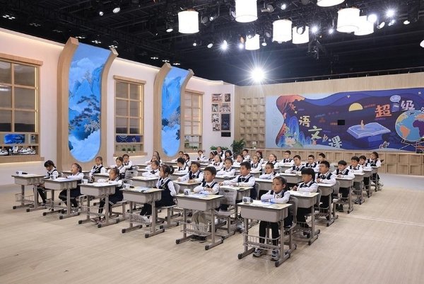 N配资 《超级语文课》用“荒诞与诗意”给出超级答卷