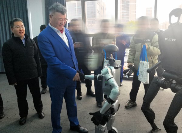 鼎信天下 近70岁张玉良全票“通关”不退休：为绿地稳定军心，二次创业